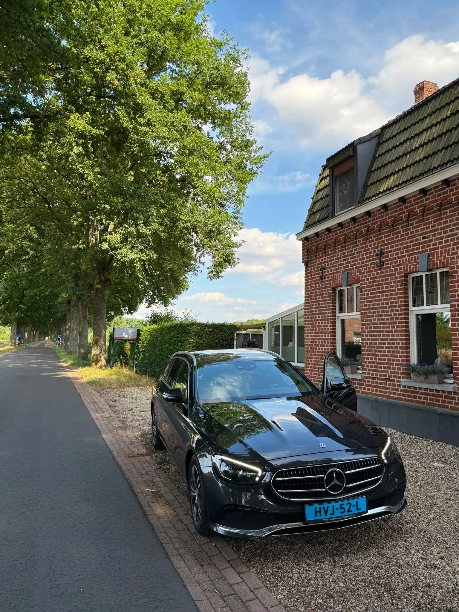 Taxi Asya onderweg in de regio